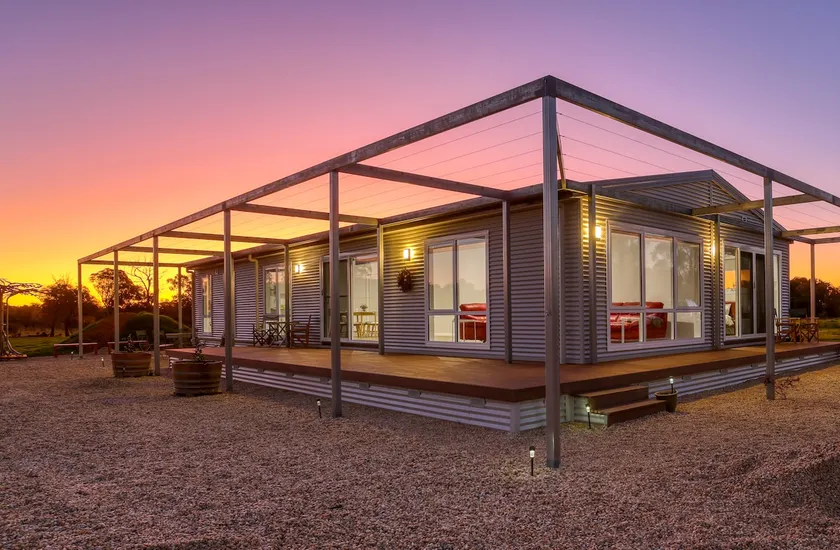 Peaceful 3-bedroom cottage on 40 acres - Image 1