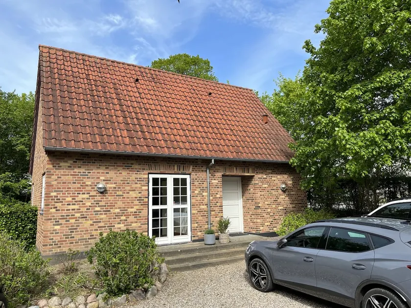 Cozy accommodation close to the city center with free parking - Image 1