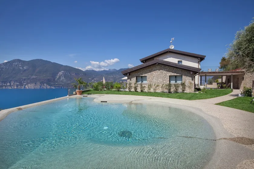 Villa Divina22-APT Armonia-Con Piscina e vista lago - Image 1