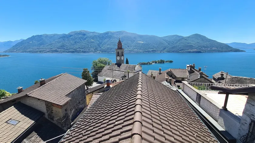 Spacious 5-1/2 room house in the village center with a view - Image 1