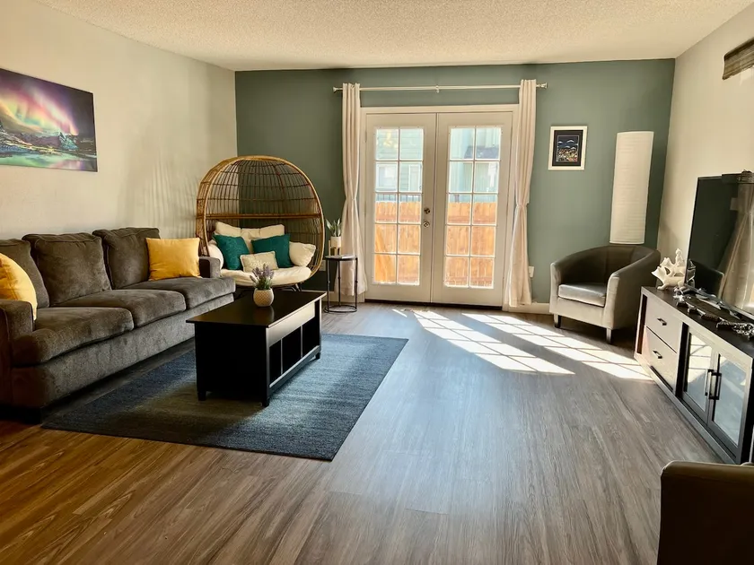 Townhouse, Family Friendly, Near Airport - Image 1