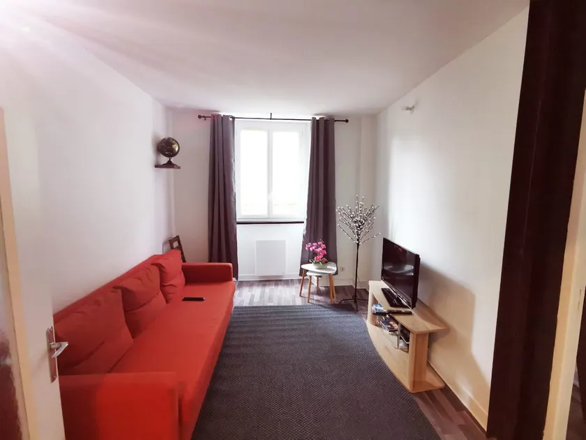 Spacious apartment. Near the station and the center. - Image 1