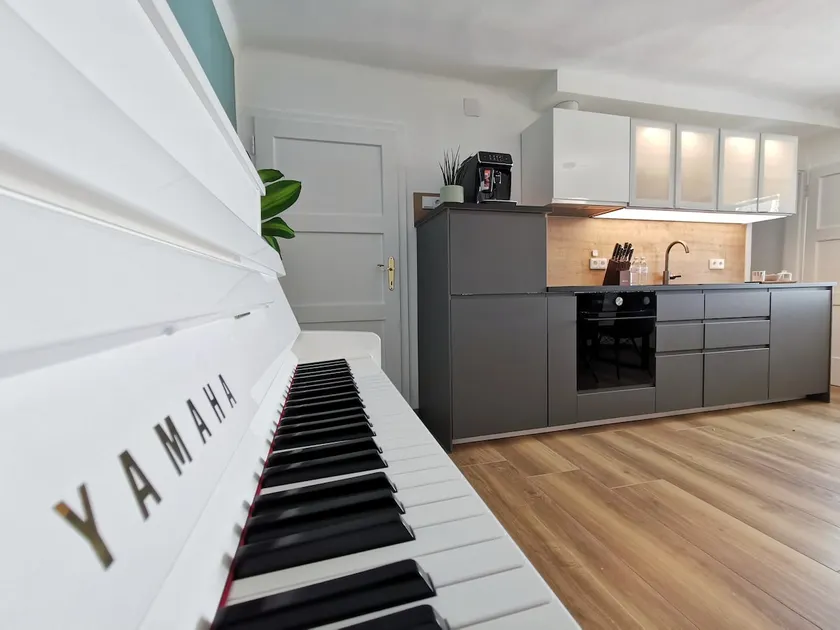 New City Center Piano Apartment with Netflix - Image 1