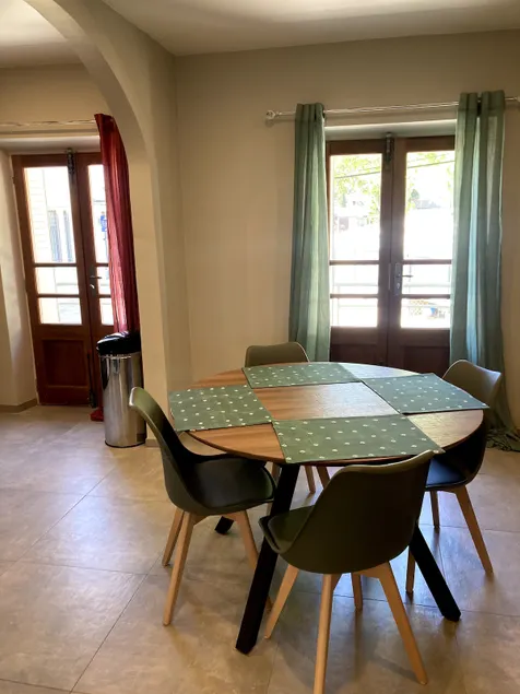 Beautiful apartment with balcony and small patio - Image 1