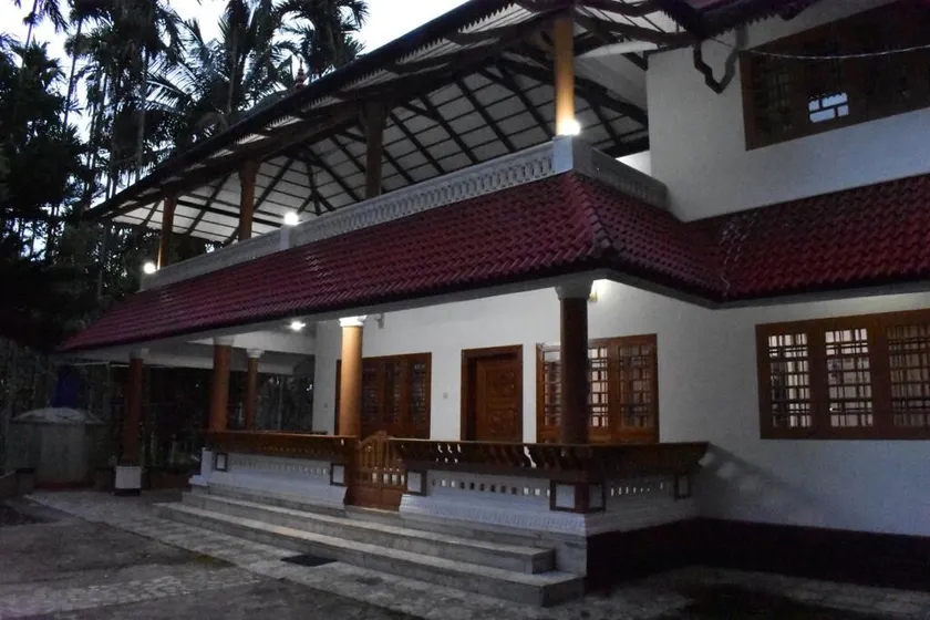 Cheerful four bedroom villa with a patio in Waynad - Image 1