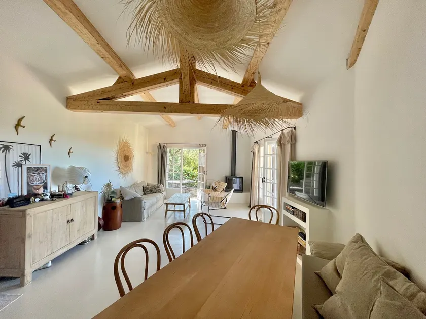 Beautiful sunny villa in a quiet area. - Image 1