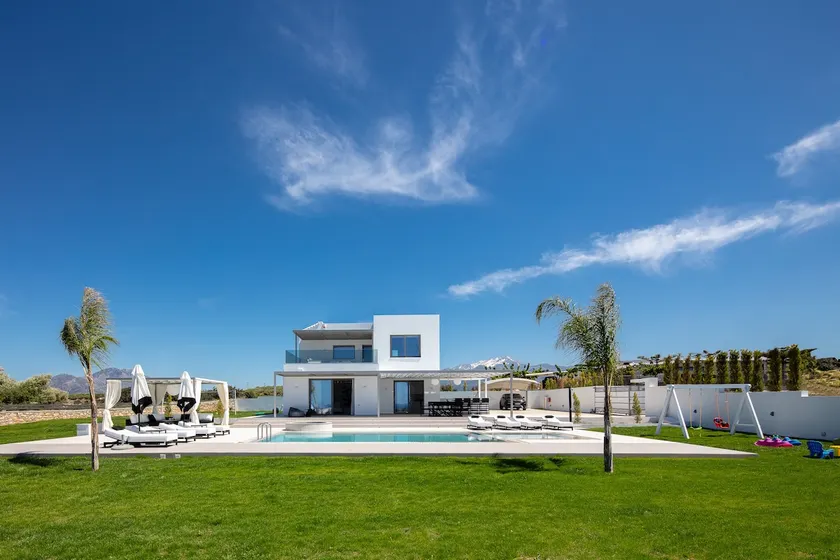 Alma Villa, 2000m2 Luxury Living, by ThinkVilla - Image 1