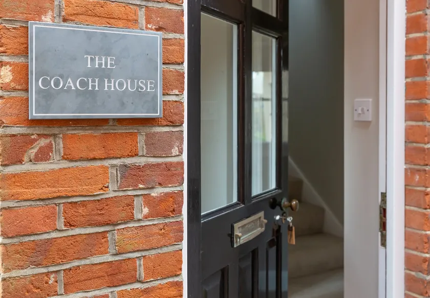 Stylish and homely 1 bed Edwardian Coach House - Image 1