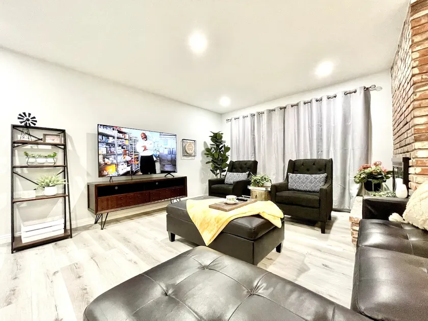 3BR/2BA Near the BLVD - Parking, Laundry, Sleep 10 - Image 1