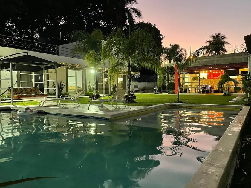 El Refugio, 5 bedrooms, a swimming pool and a common area! - Image 1