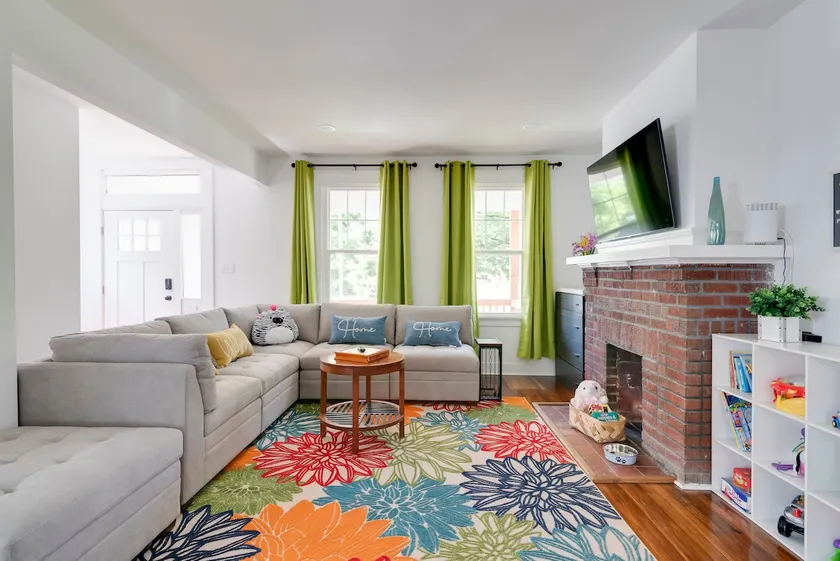 Single family‼️Fenced/ 3TV/3 mins to I-64 & I-95 - Image 1
