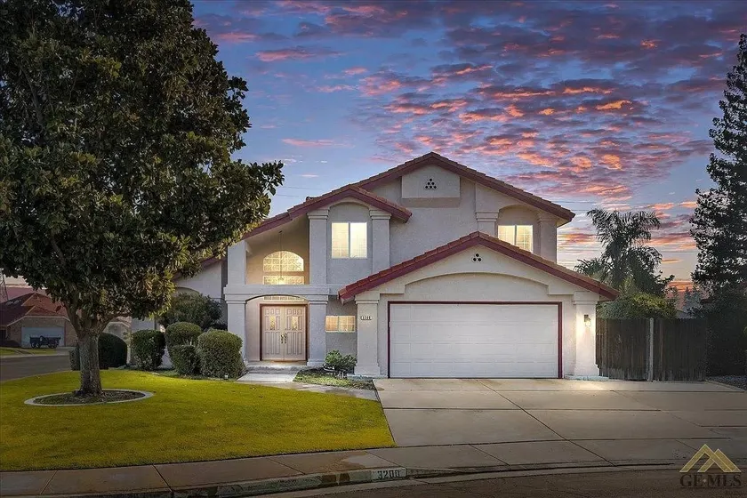 Spacious 3K sq ft 4BD/3Bath + Pool - Image 1