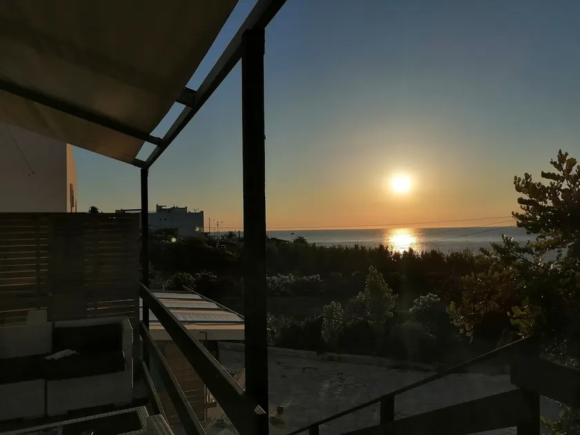 Apartment with pool in a villa by the sea - Image 1