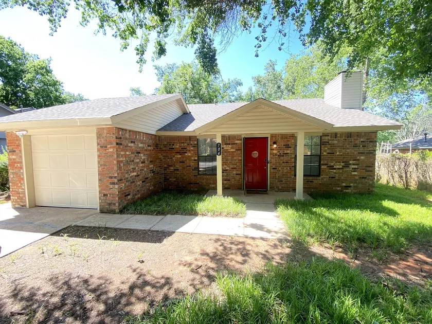 OU Heisman Hideaway- 2 miles to OU & Love Field - Image 1