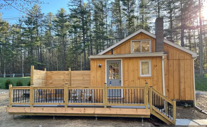 Cozy stream-side cabin - Image 1