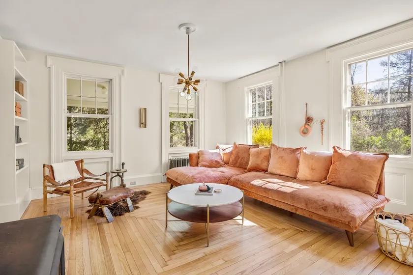 Chic Hudson Farmhouse w/ Fireplace & Porch - Image 1