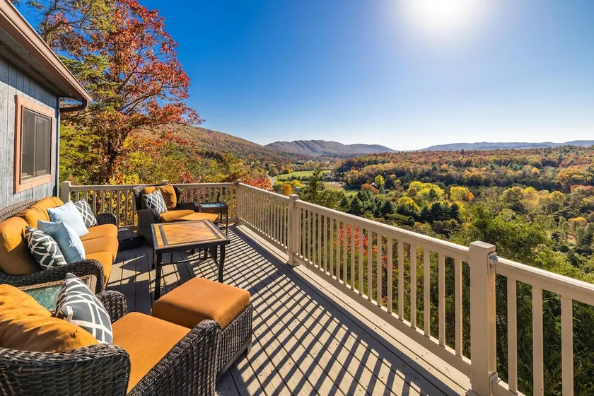 Ursus Slumber -Hot Tub, Stunning Views, 3bdr/2bath - Image 1