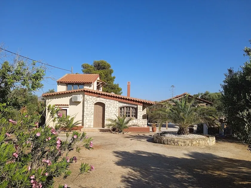 Olive green house_near sandy beaches! - Image 1