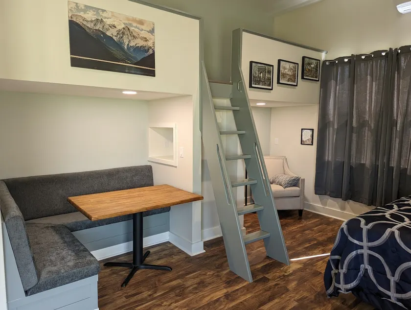 The Nook - a spacious, yet cozy studio guesthouse - Image 1