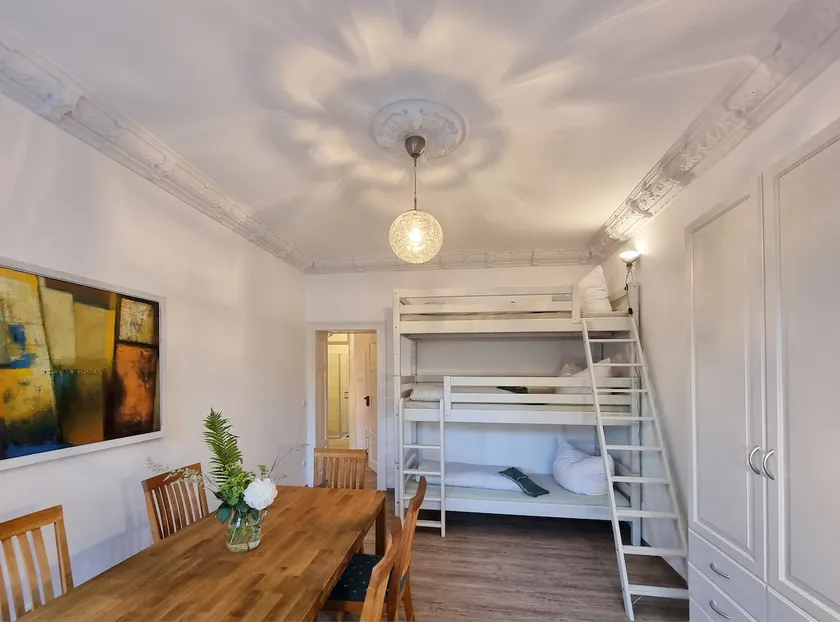 Private family apartment in the Lollis Homestay hostel - Image 1