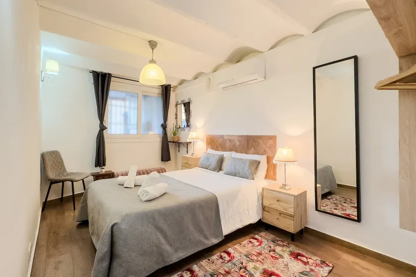 Park Güell family-flat Your Home in barcelona - Image 1