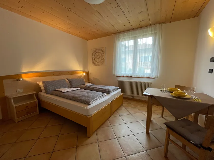 Ground floor studio with garden - Image 1