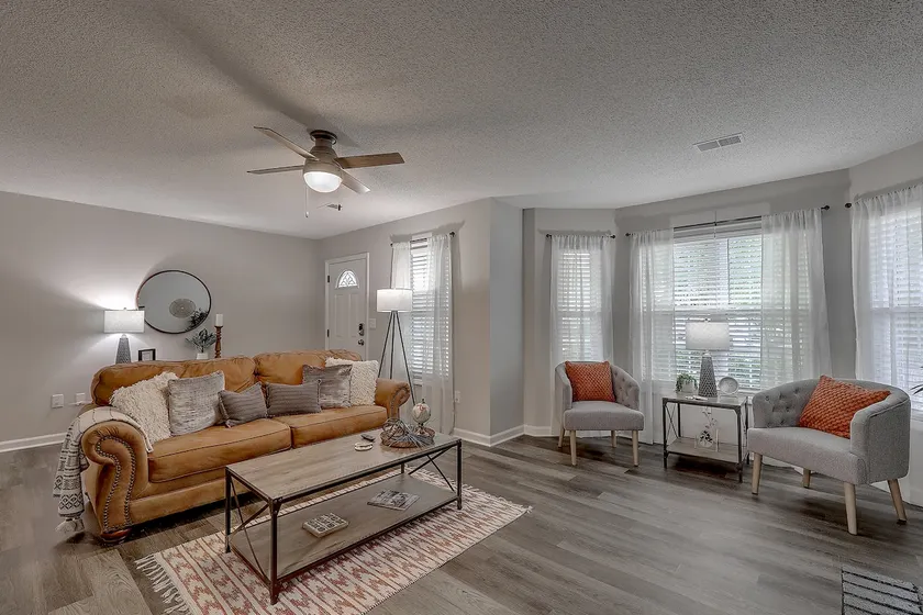 CHAS, SUMMRVLL/NEXTON Comfort Near Everything! - Image 1