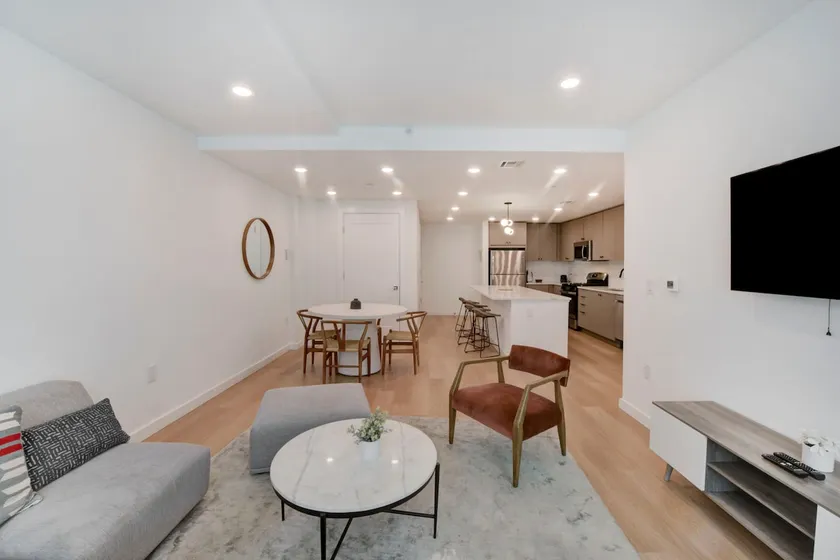 ChillHouse Sunny 2BR Flat Roof Deck mins to NYC - Image 1