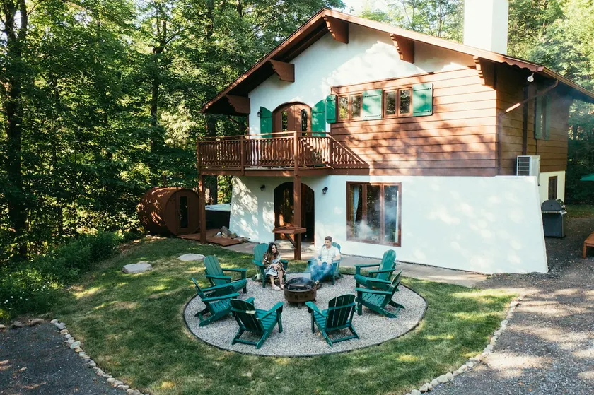 Happy Camper Chalet | Hot Tub & Sauna on Mountain - Image 1