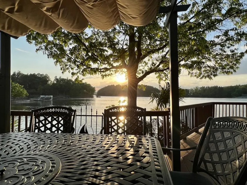 Lakefront luxury home w/panoramic view & Boat Slip - Image 1