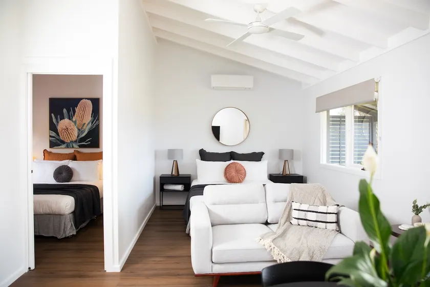 Pokolbin Farm Stay - Vineyard Villa, 2 x Queen Bed - Image 1