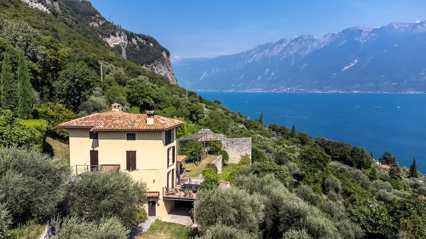 Limonaia with stunning lake and mountain views - Image 1