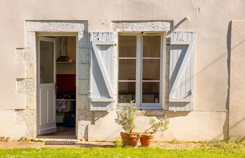 Townhouse with a garden - Image 1