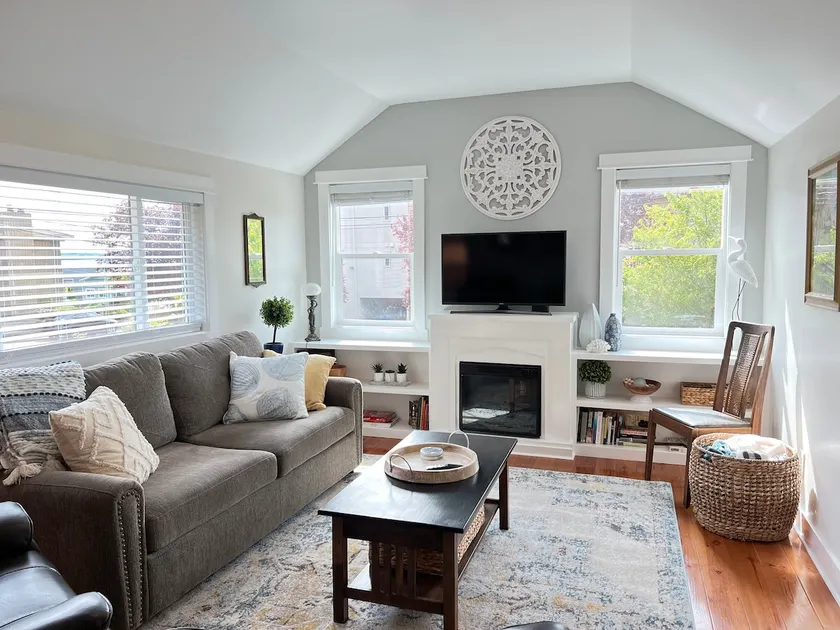 Charming 2 Bedroom Alki Home Steps to Beach - Image 1