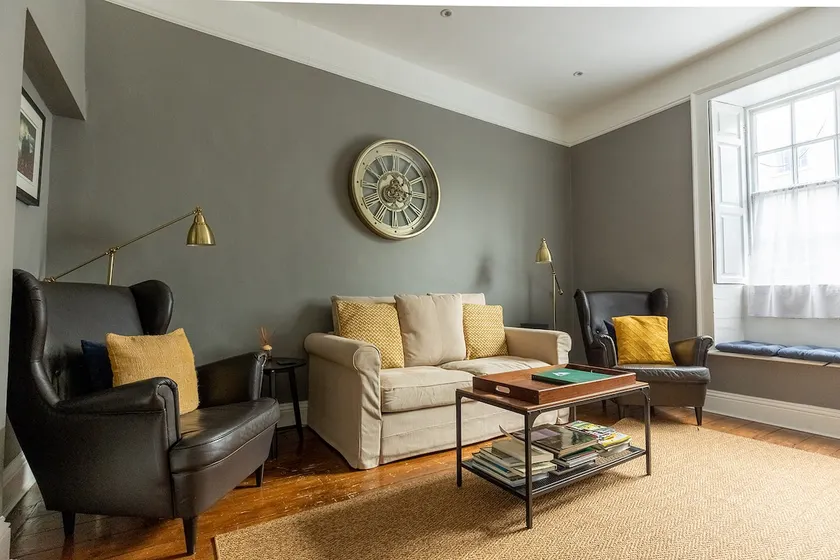 Cottage Located in Walking Distance to Town - Image 1