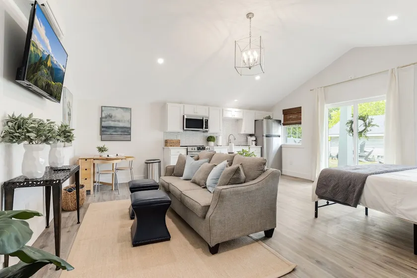  Adorable Upscale cottage in Downtown Fountain Inn.  - Image 1