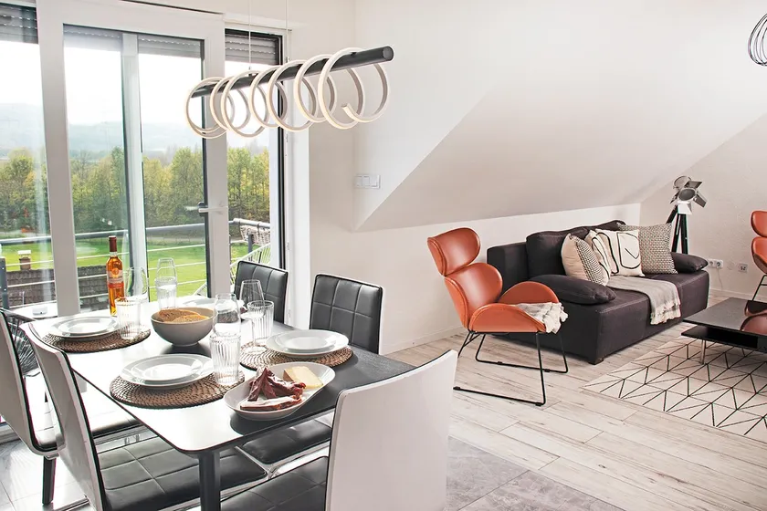 Modern 80 m² Apt | Balcony | Near City Center - Image 1