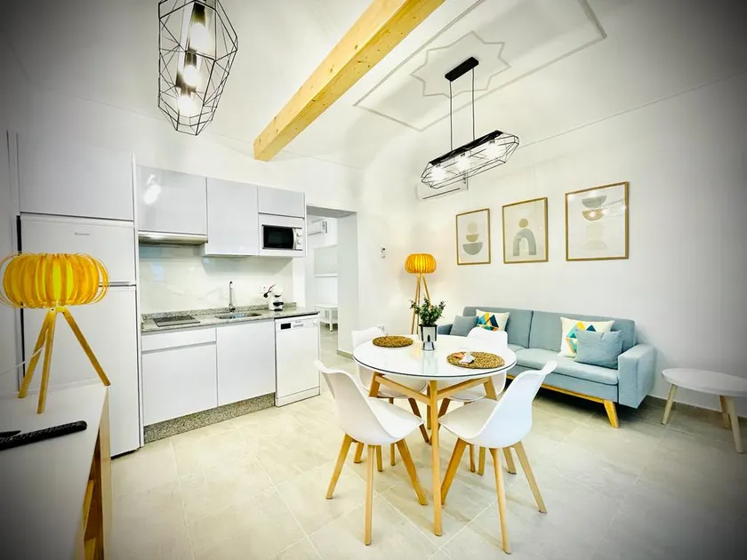 Fabulous new and centrally located apartment. - Image 1