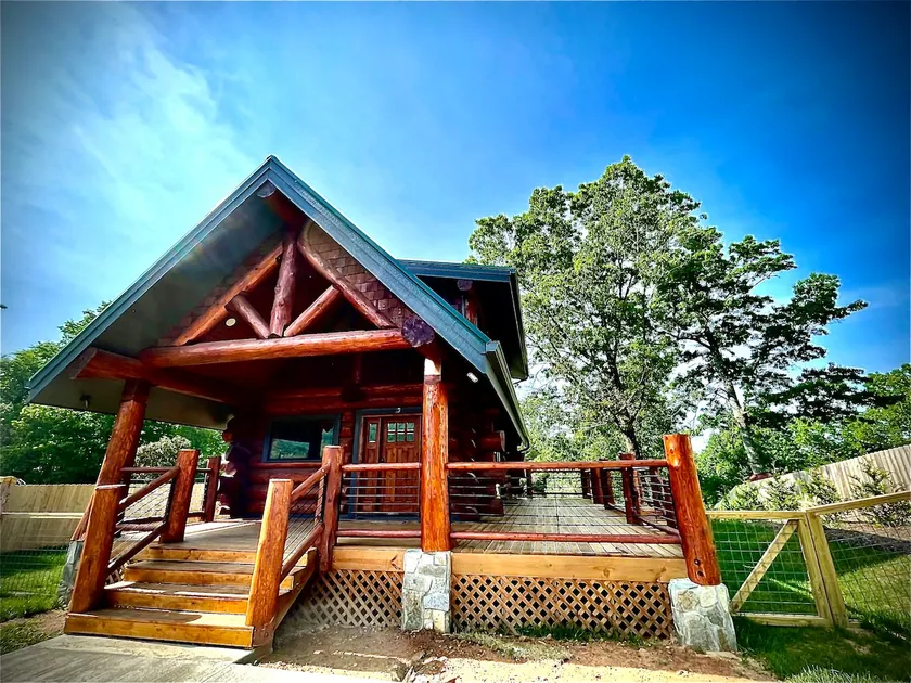 Hand-crafted log cabin nestled 15min. to Asheville - Image 1