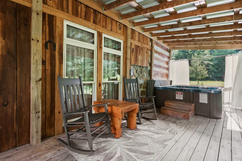 The Trails Retreat: 3BR/2BA Log Cabin with Hot Tub - Image 1