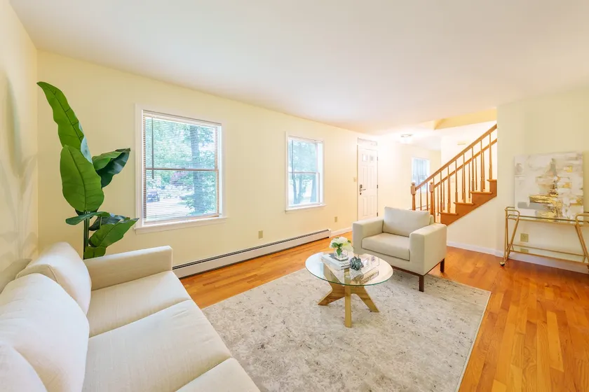 Comfortable and Bright Home - Near Downtown Mystic - Image 1