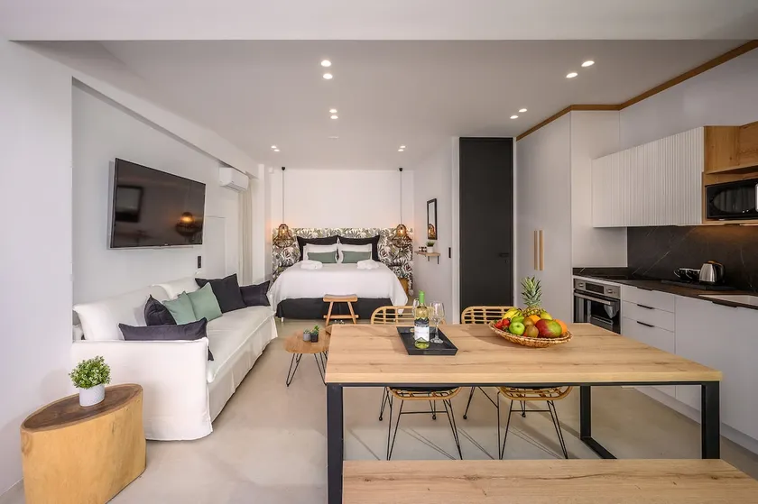 Talise I Modern & Luxury Suite just 2 minutes from the beach - Image 1