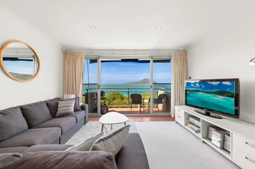 Shoal Bay Shores, modern beachfront unit + Wifi - Image 1