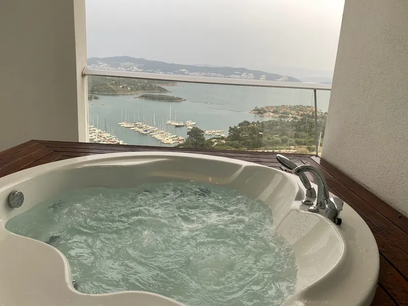 Sea and forest views, jacuzzi on the terrace - Image 1