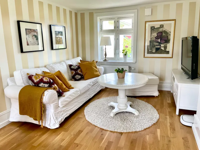 Charming turn-of-the-century house with proximity to most things - Image 1