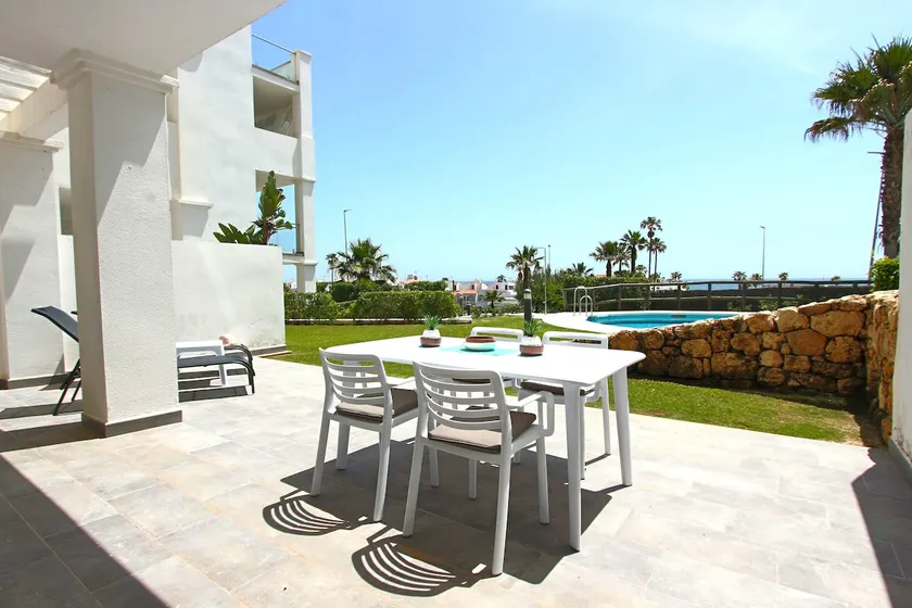 Ground floor with garden, pool and ocean views! - Image 1