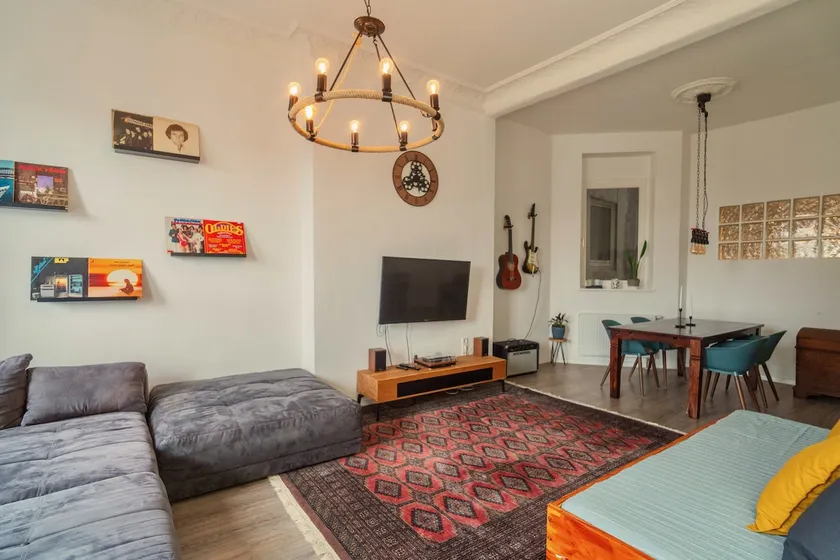 Urban Apartment | Comfortable & Central with Balcony - Image 1