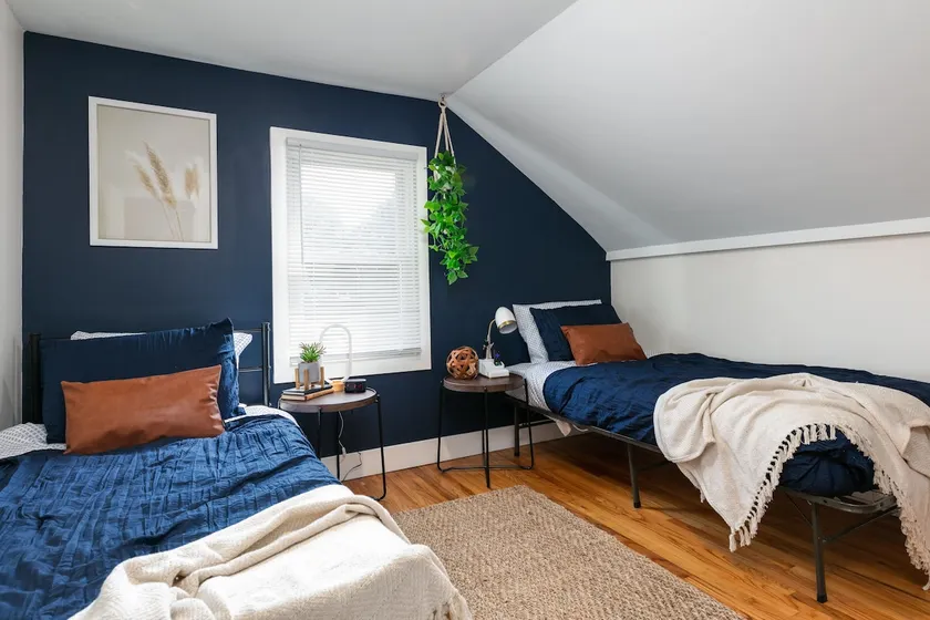 The Watkins House. Two king beds, sleeps 8! - Image 1