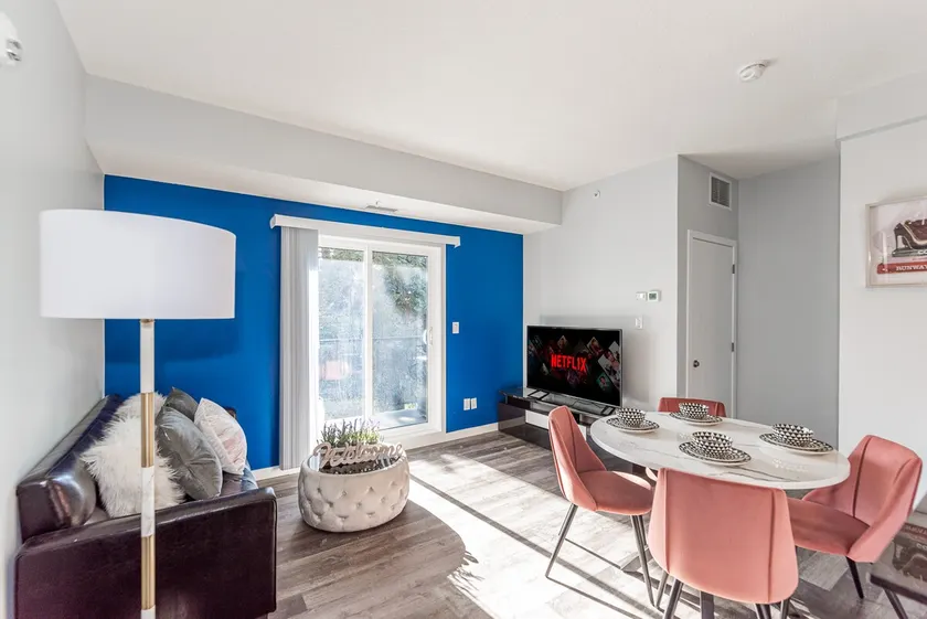 *SakuraFantasy*Flagship W A/C luxury condo in UofA - Image 1