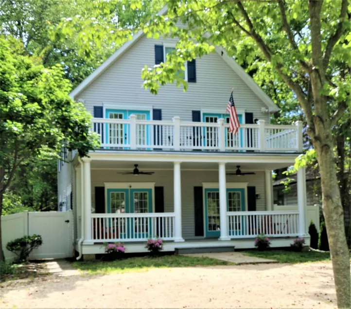 Captain's Retreat! Newly Renovated - few steps from the beach! - Image 1